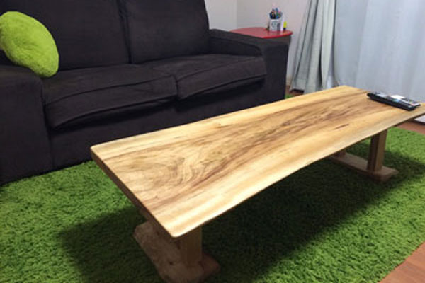 楠木一枚板のローテーブル