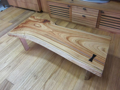 楠木一枚板のローテーブル