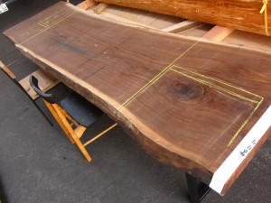 ブラックウォールナット一枚板 研磨しました | 一枚板・無垢テーブル